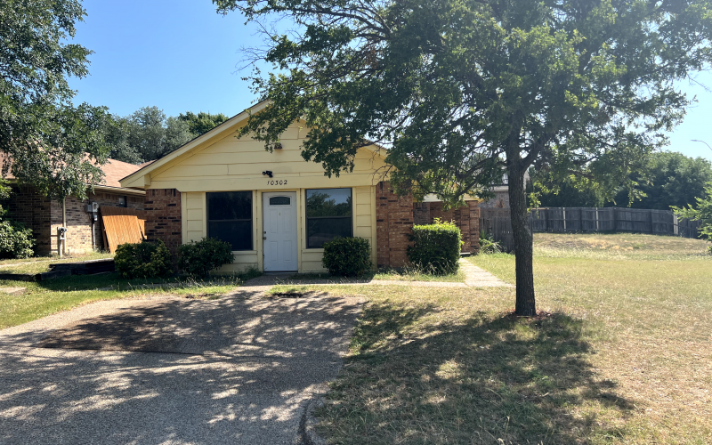 10302 Lone Pine Ln, Fort Worth, Texas 76108, 3 Bedrooms Bedrooms, ,Residential,As-Is Properties,Lone Pine,1,20095704