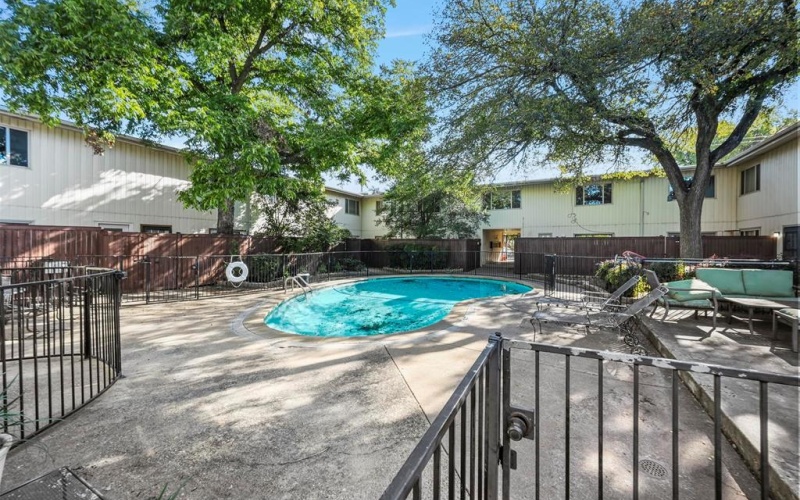 4039 Cole Avenue, Dallas, Texas 75204, 2 Bedrooms Bedrooms, ,1 BathroomBathrooms,Residential,For Sale,Cole,20528761